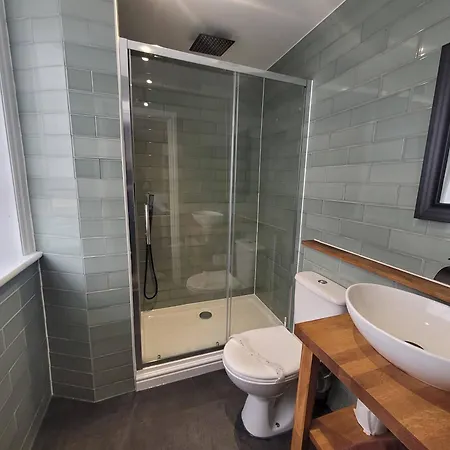New County Hotel & Serviced Apartments By Roomsbooked Gloucester Exterior photo