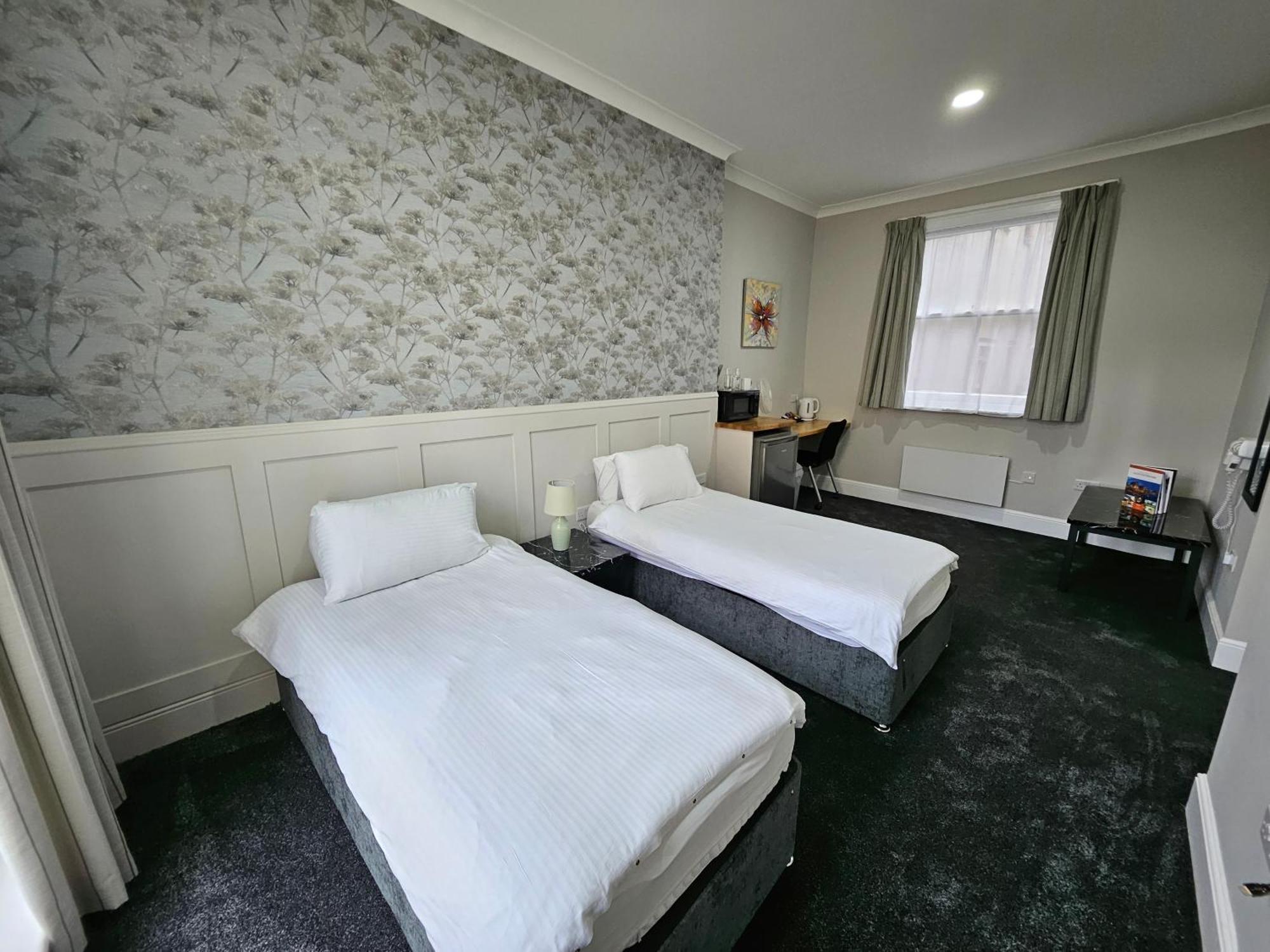 Hotel New County & Serviced By Roomsbooked 3*